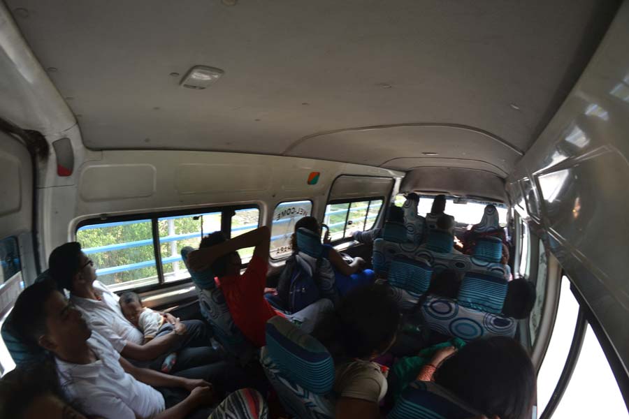 busfahrt-nach-pokhara anfahrt nepal bus
