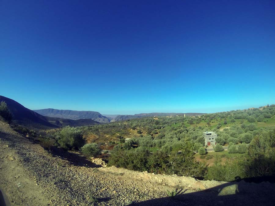 tal-landschaft-Ouzoud-marokko-wasserfall-straße-roadtrip