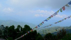 nagarkot-dorf-berg-fahnen-nepal-kathmandu