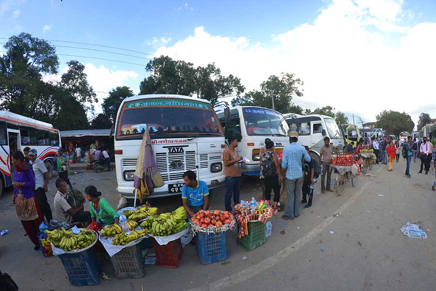 nepal-markt-bus-reise-backpacker