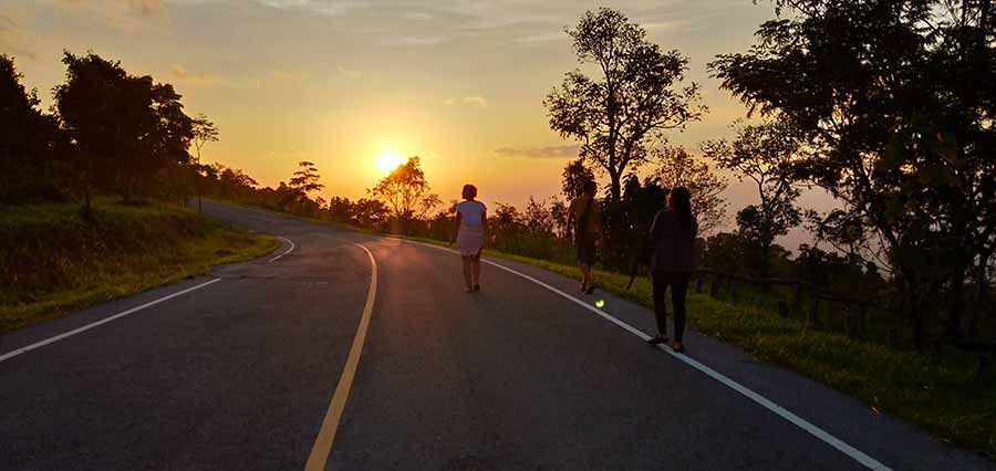 sonnenuntergang-isaan-nationalpark-roadtrip-thailand-nordosten